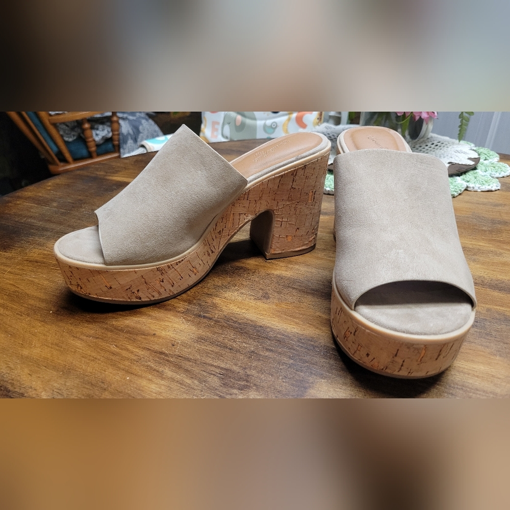 Universal Thread Beige Mules - Picture 2 of 5